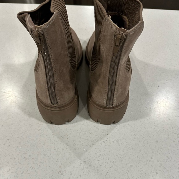 Steve Madden taupe boots, size 5, great condition. - Picture 3 of 4